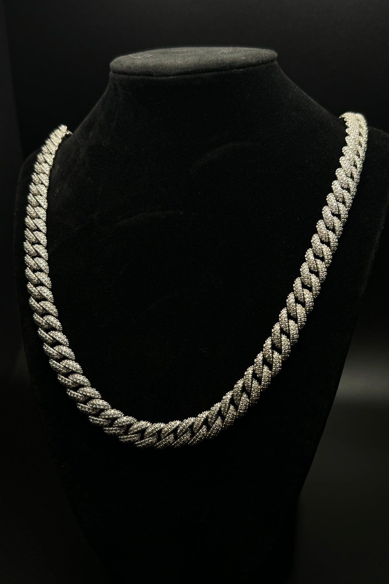 Deluxe Canine Crystal Chain dog collar in silver tone on a display bust